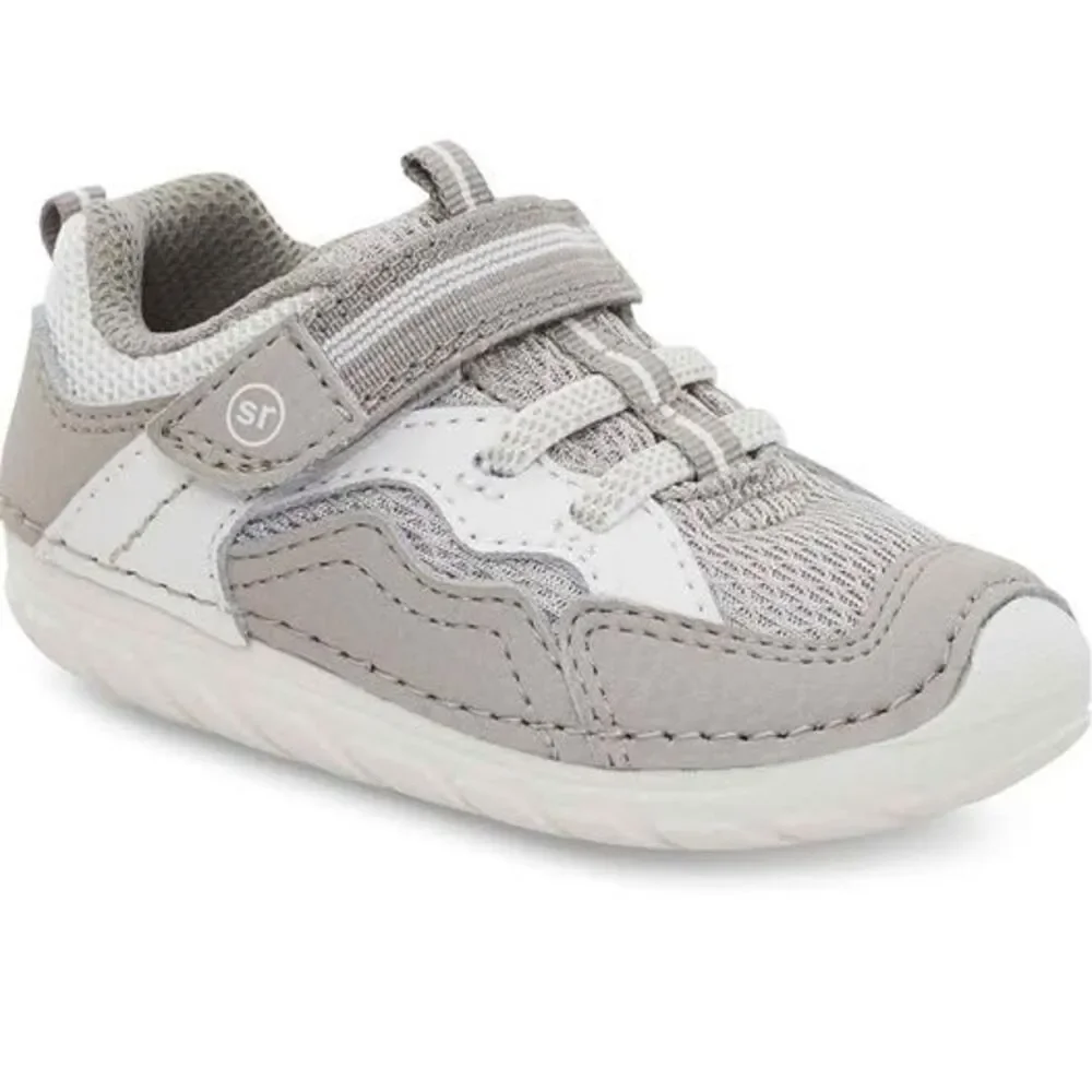 Stride Rite Unisex Kylo Soft Motion Sneaker Beige size 6M